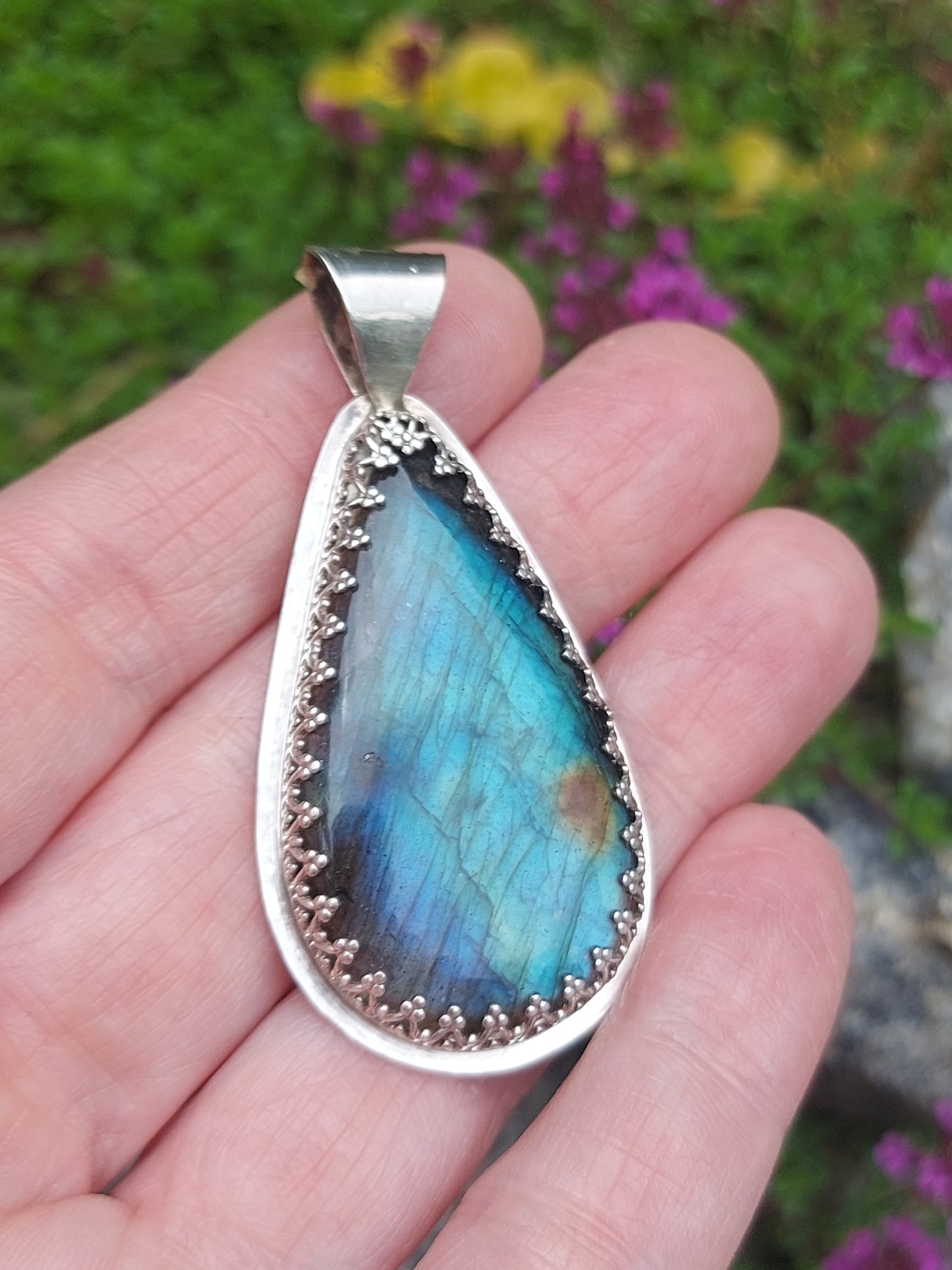 Labradorite Elegant Pendant