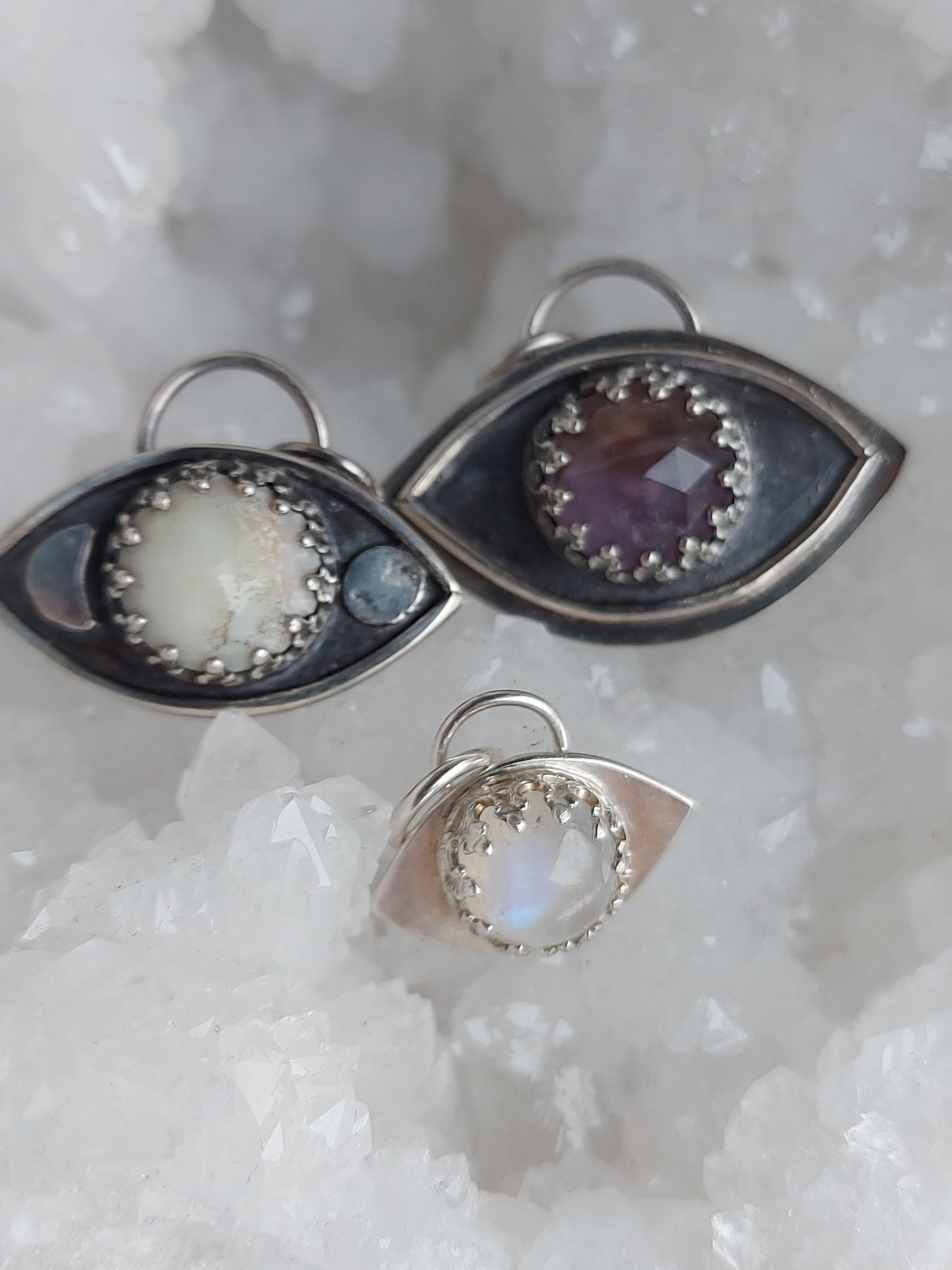 Eye of Protection with White agate