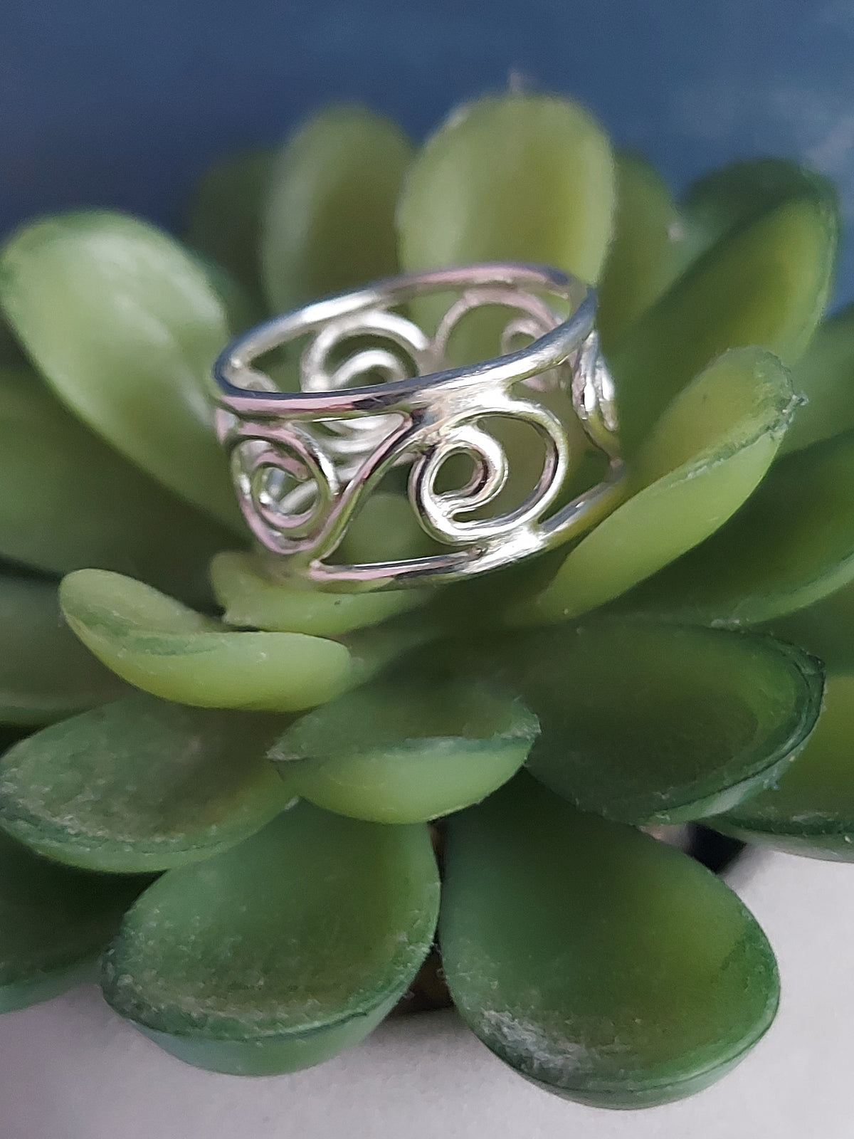 Spiral ring band