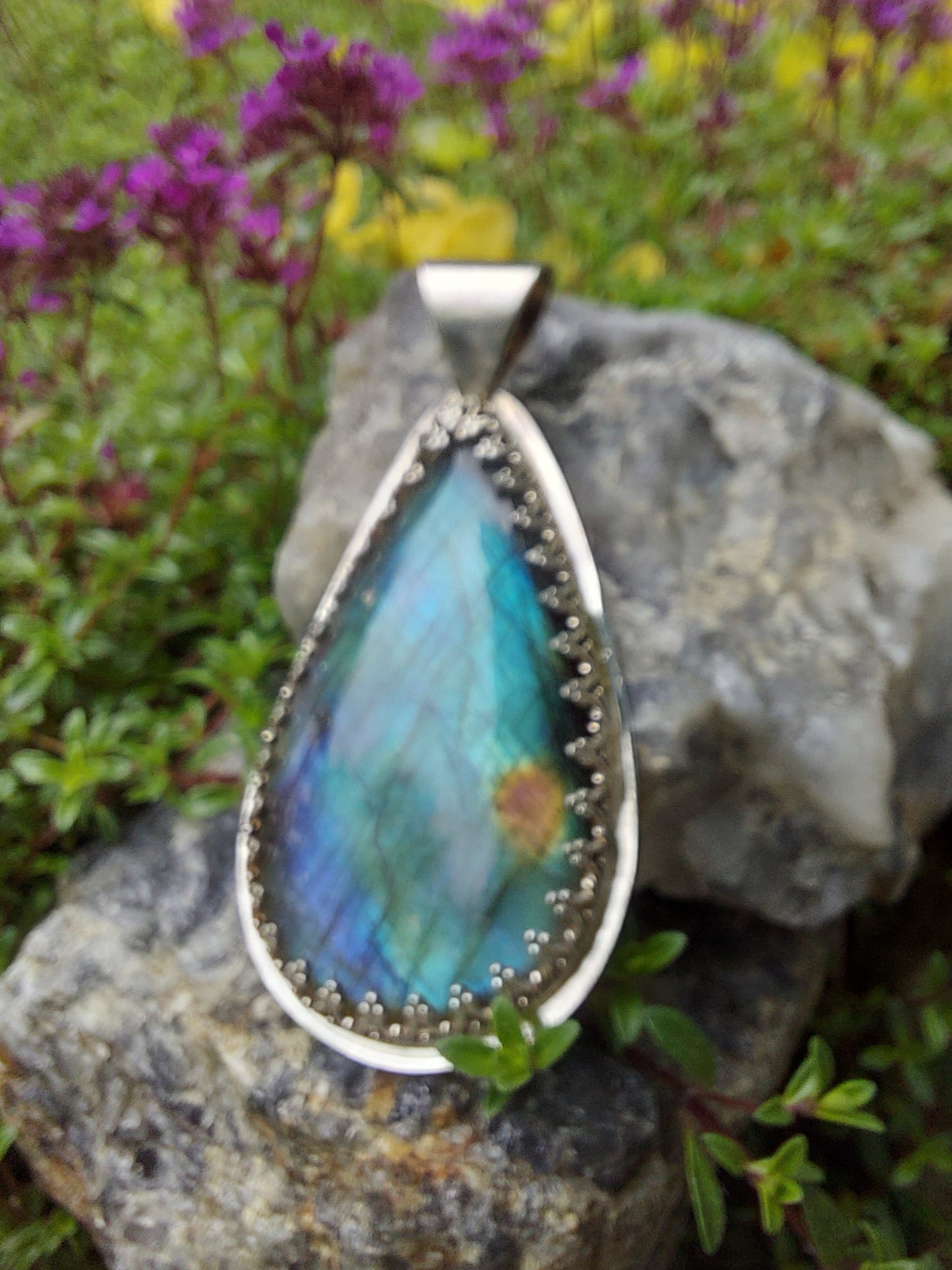 Labradorite Elegant Pendant