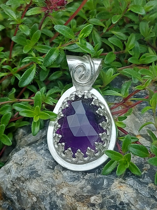 amethyst petal pendant