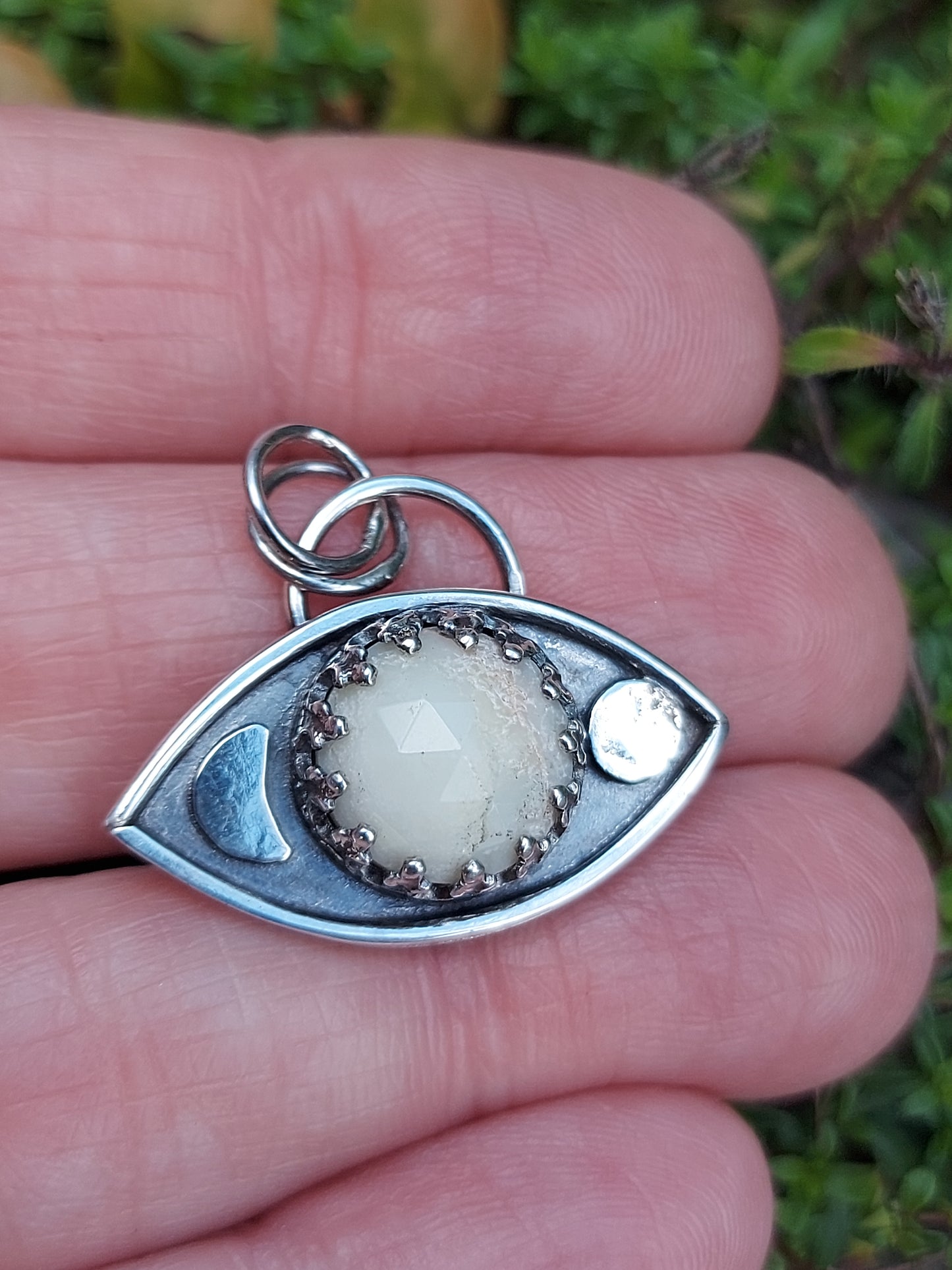 Eye of Protection with White agate