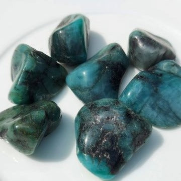 tumbled emerald healing stone, pocket stone