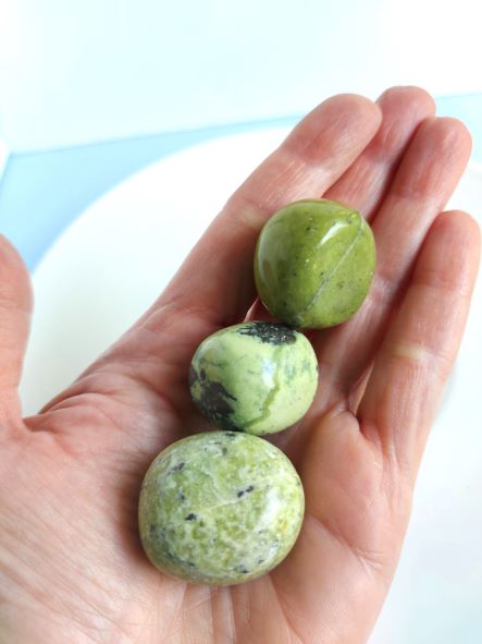 serpentine tumbled healing stone