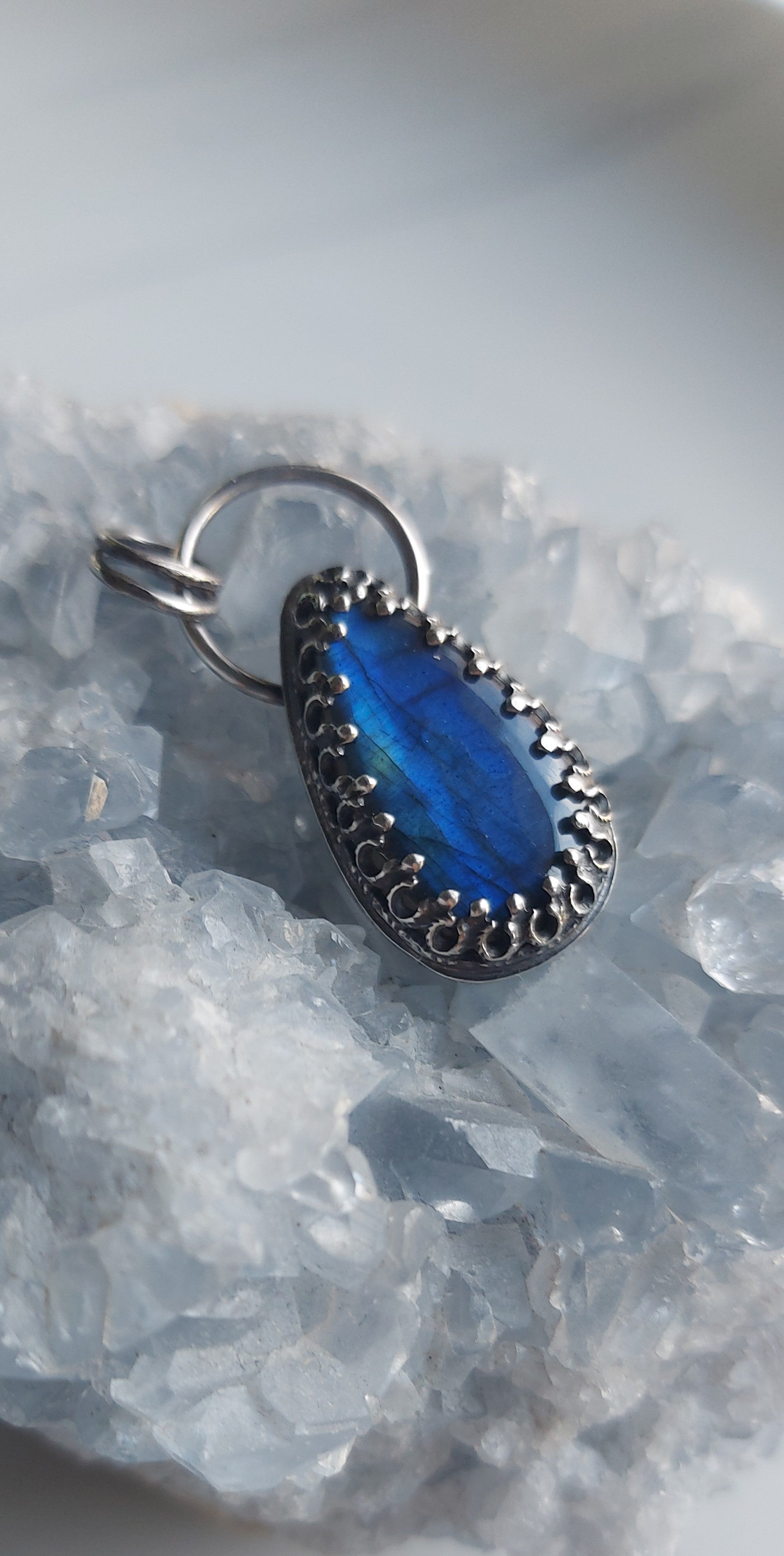 Labradorite elegant silver pendant