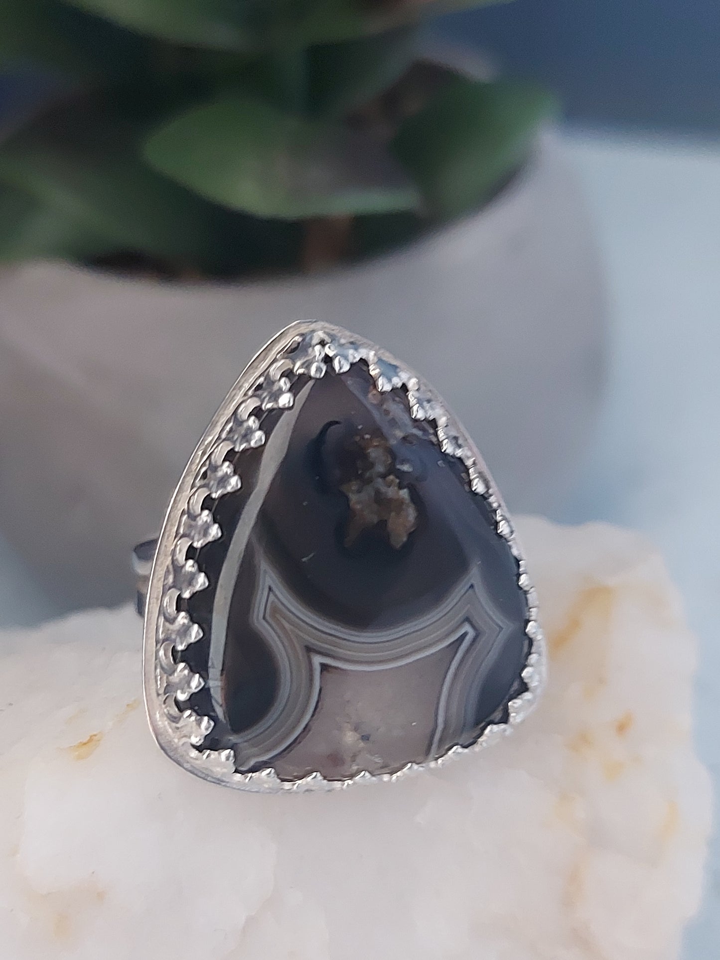 agate triangle scalloped edge ring