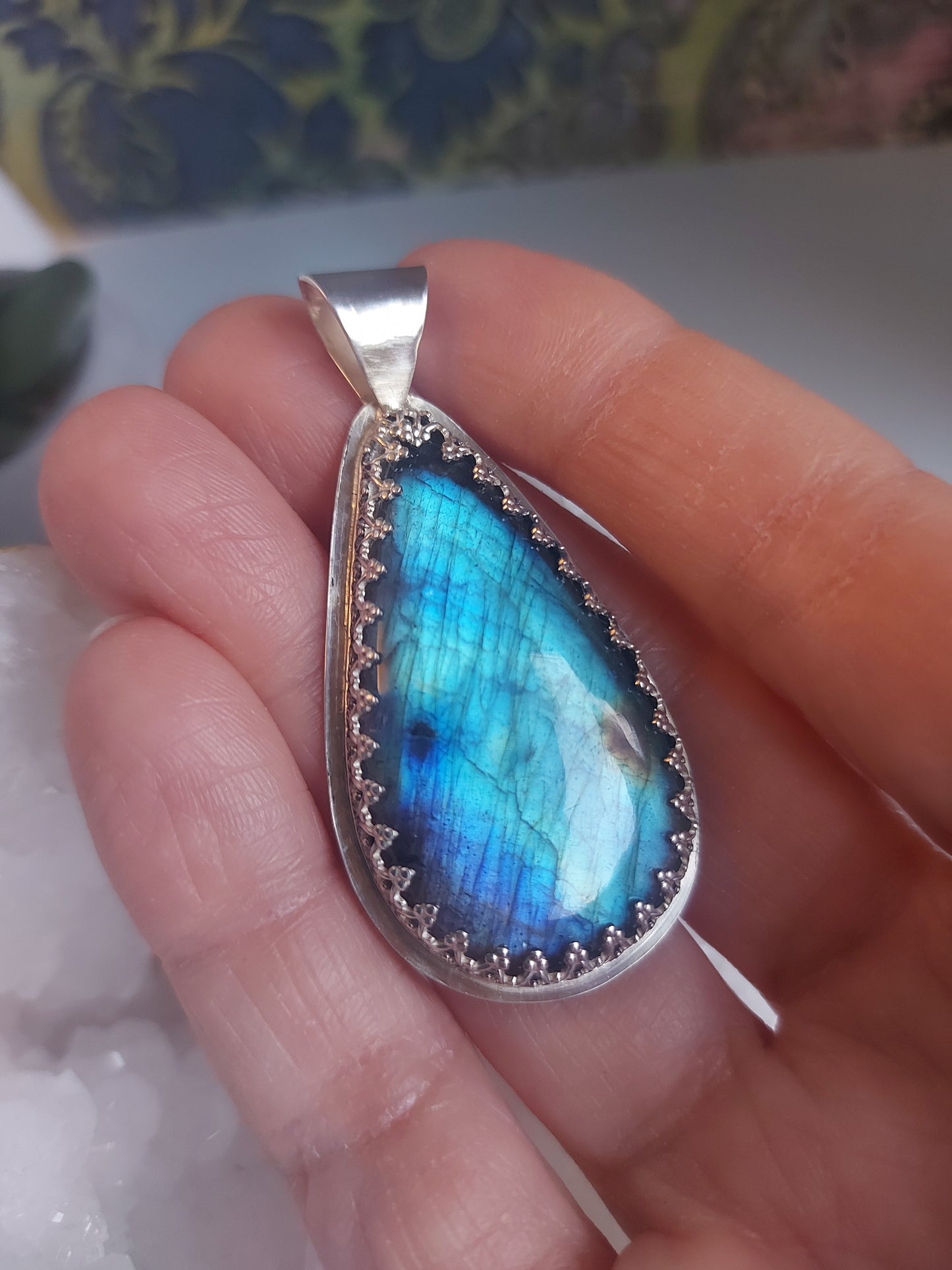 Labradorite Elegant Pendant