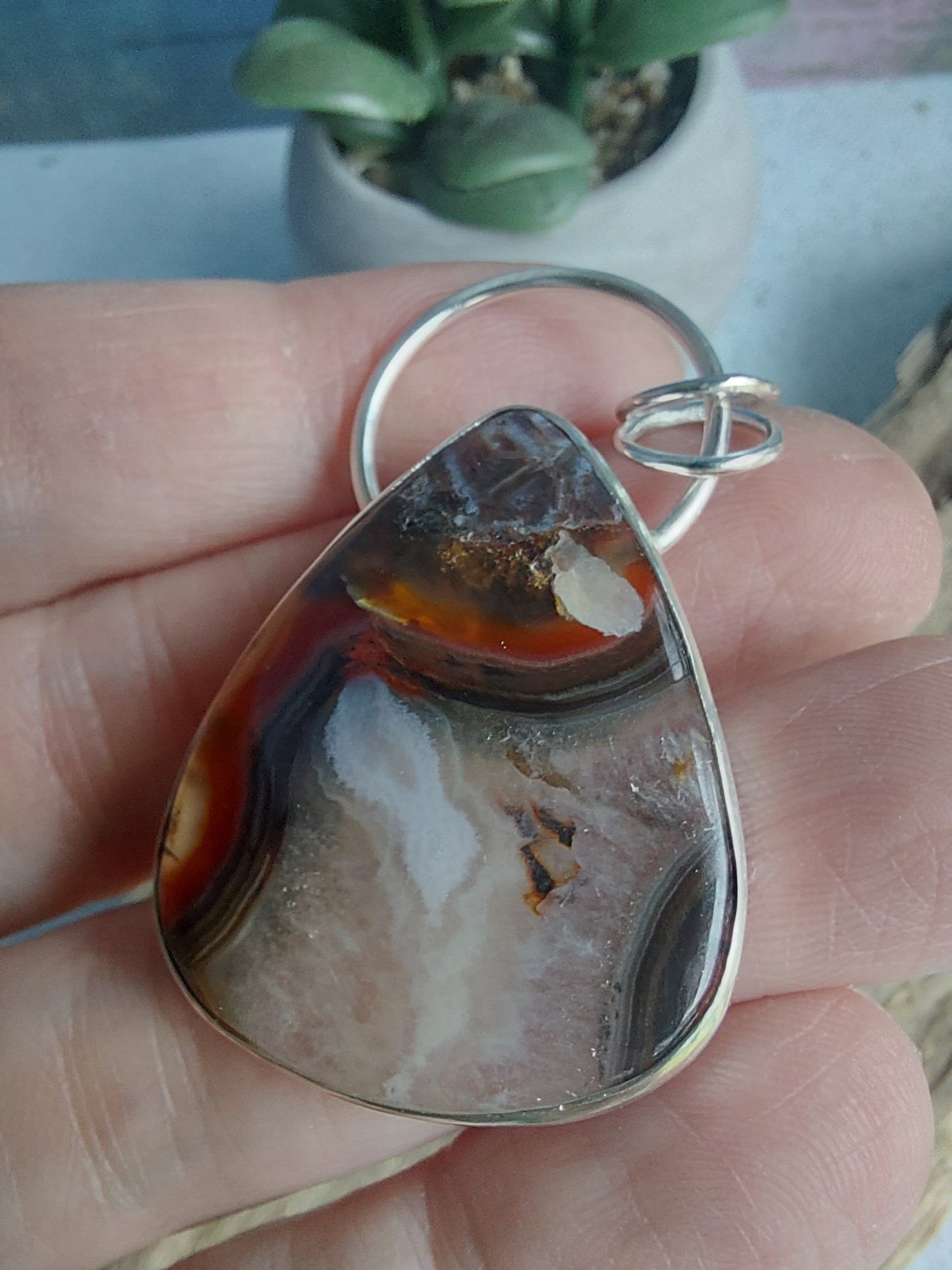 brown and white agate slice open back  sterling silver pendant