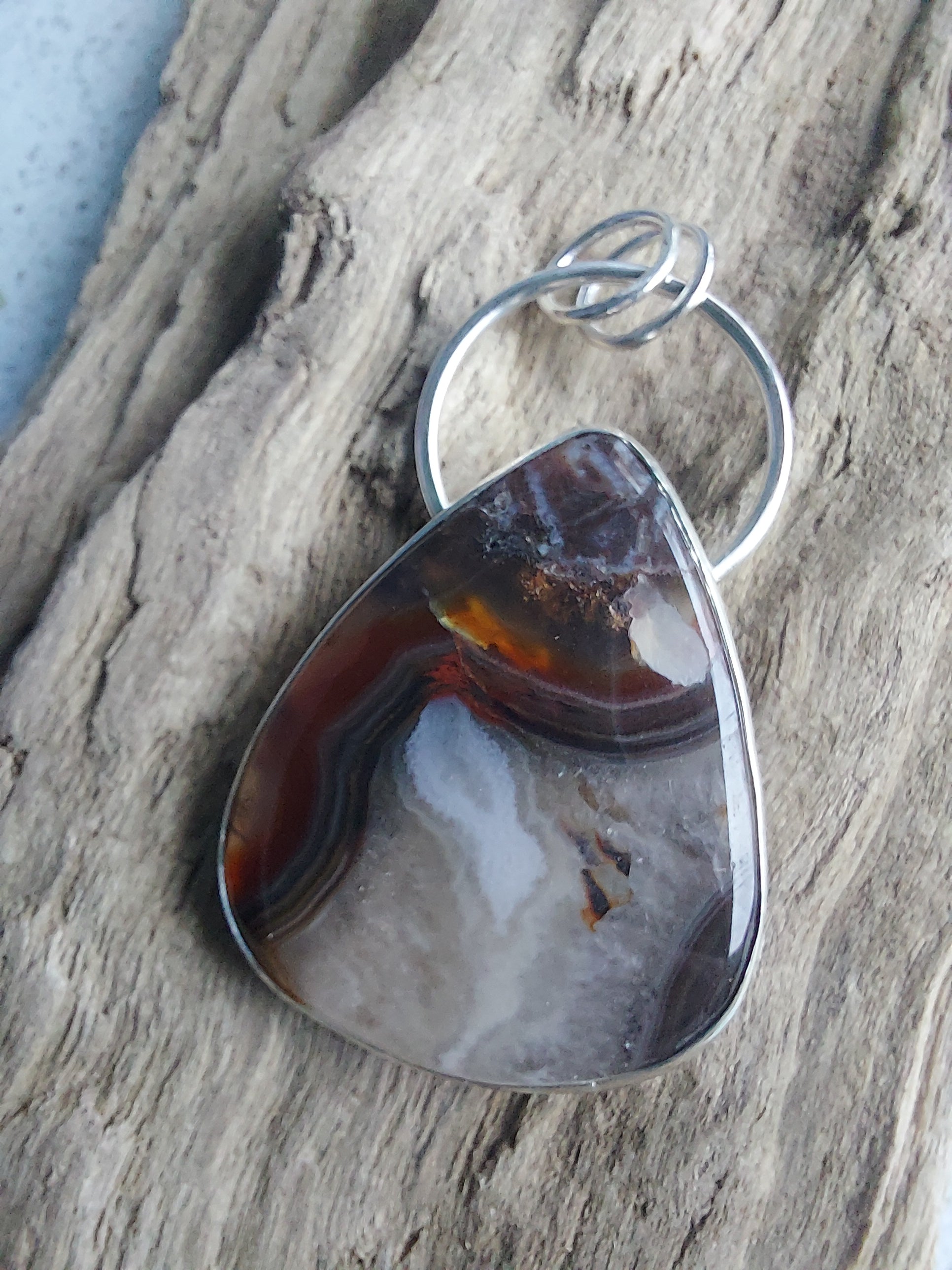 brown and white agate slice open back  sterling silver pendant