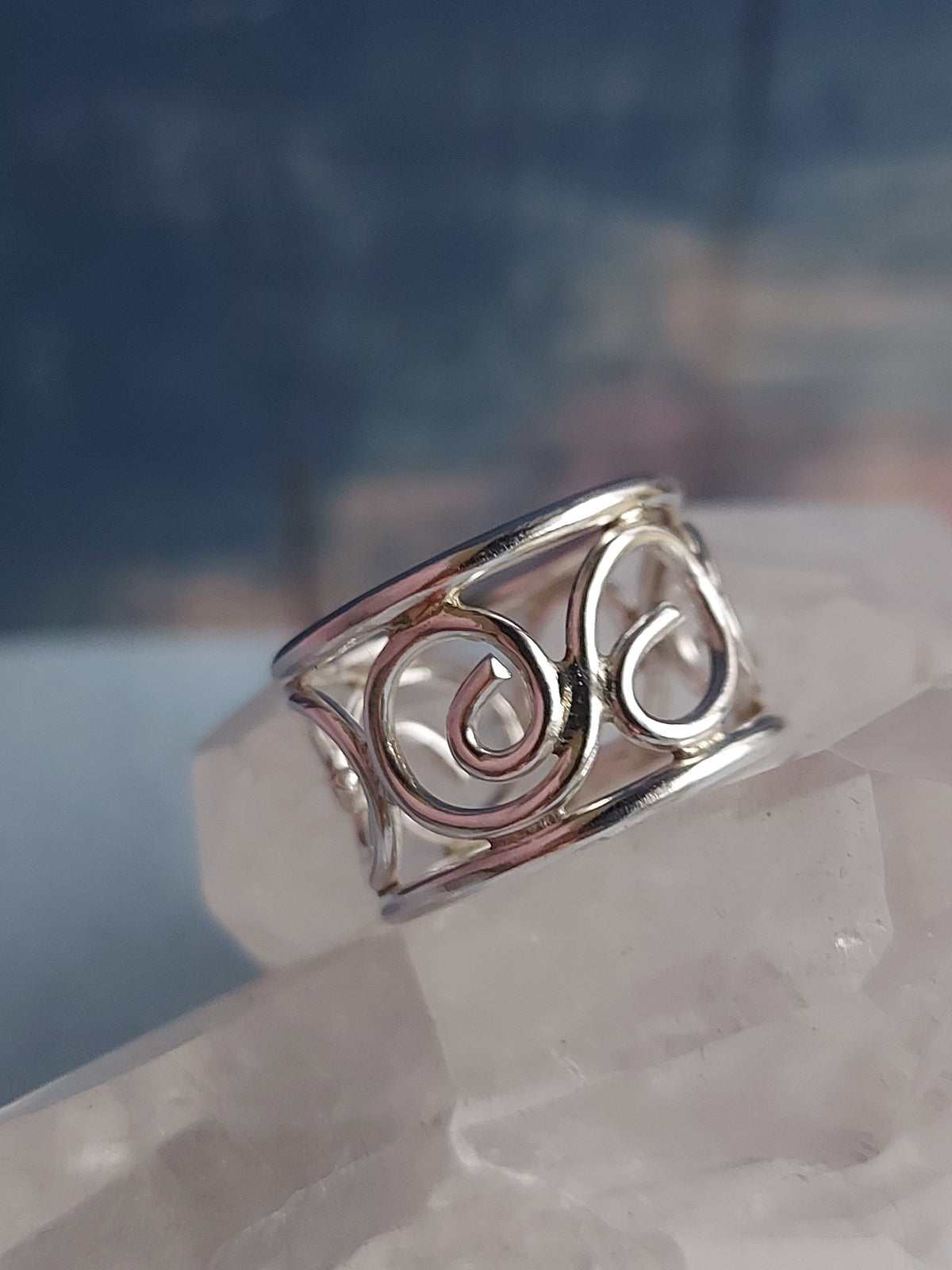 Spiral ring band