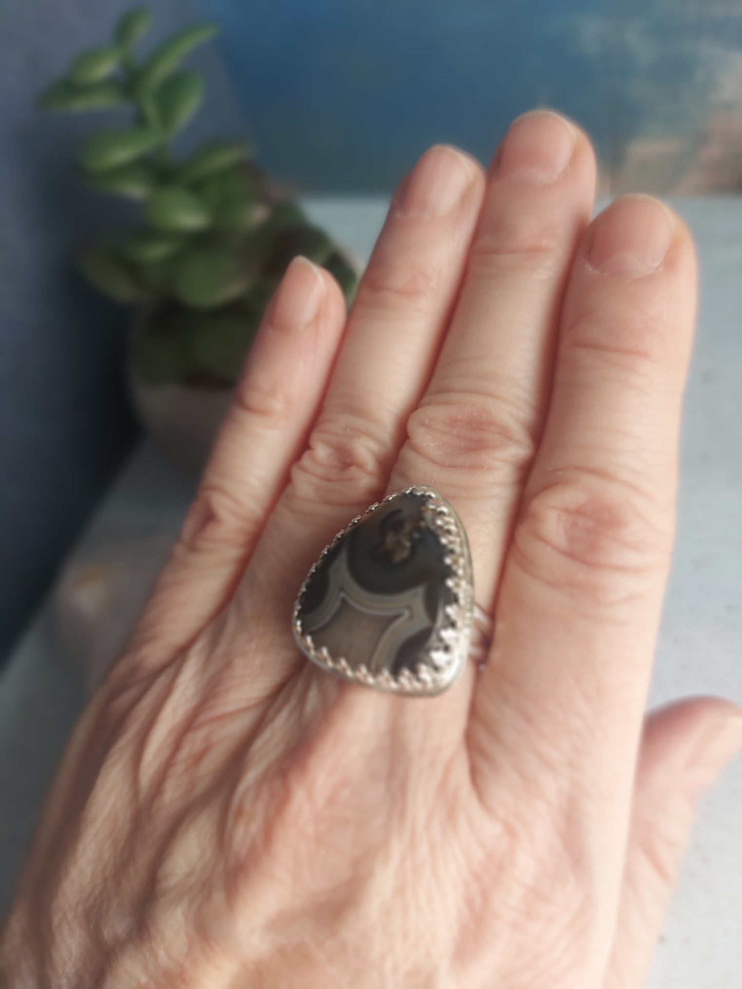 agate triangle scalloped edge ring
