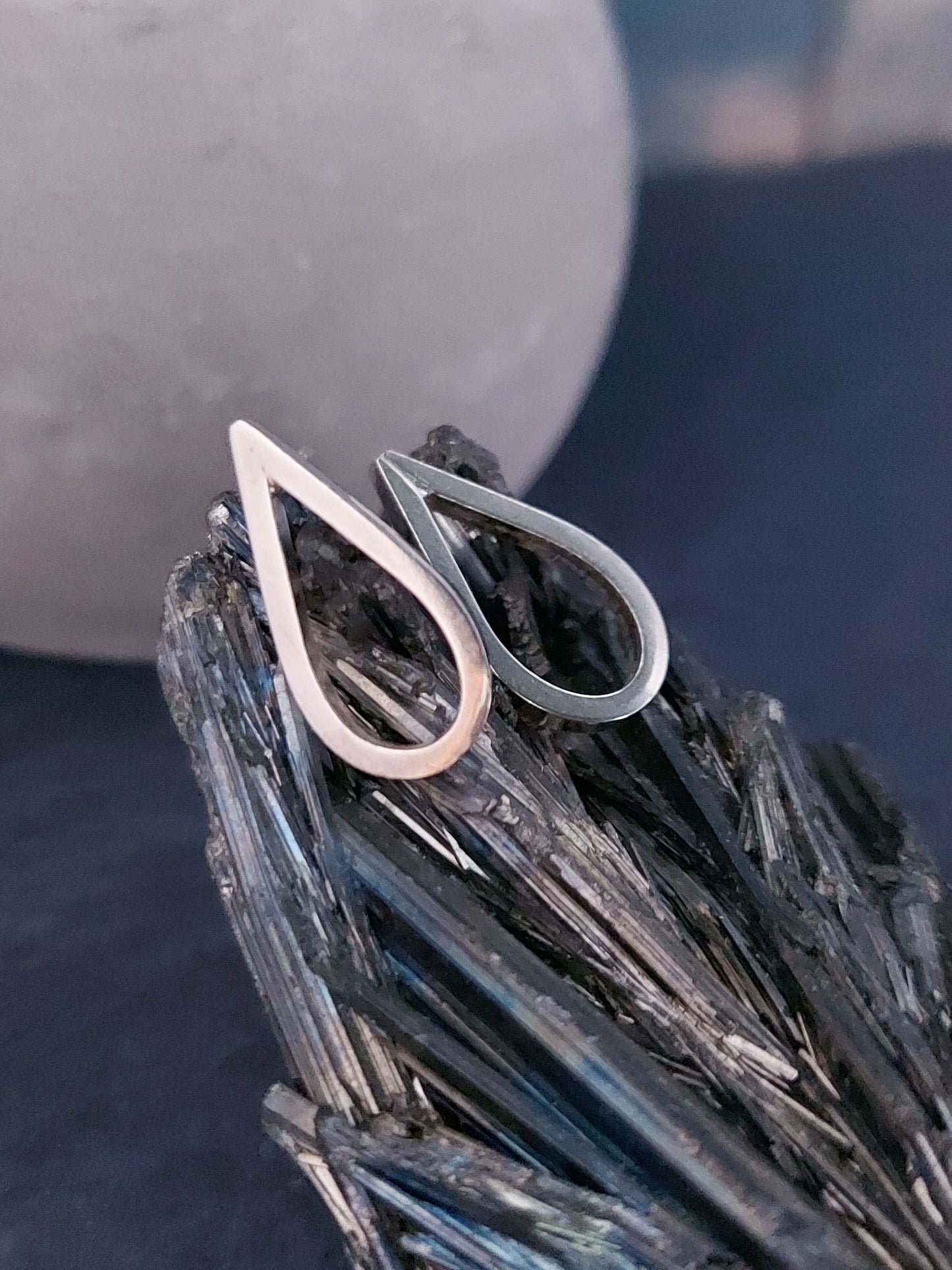 Tear drop mini studs